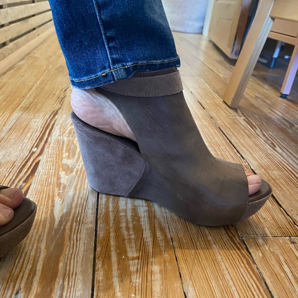 Kork Ease platform sexy af shoes. As comfortable as they are sexy.